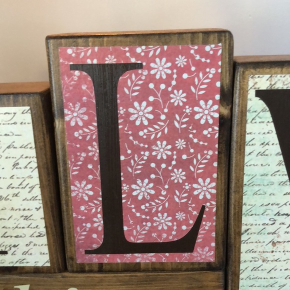 Wooden Block Decor “Family is everything” - Picture 6 of 11